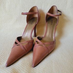 SIZE 7 BROWN LEATHER GUESS HEELS